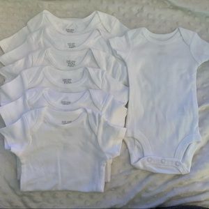 Plain Onesies Newborn-24 Months (7 pcs total)